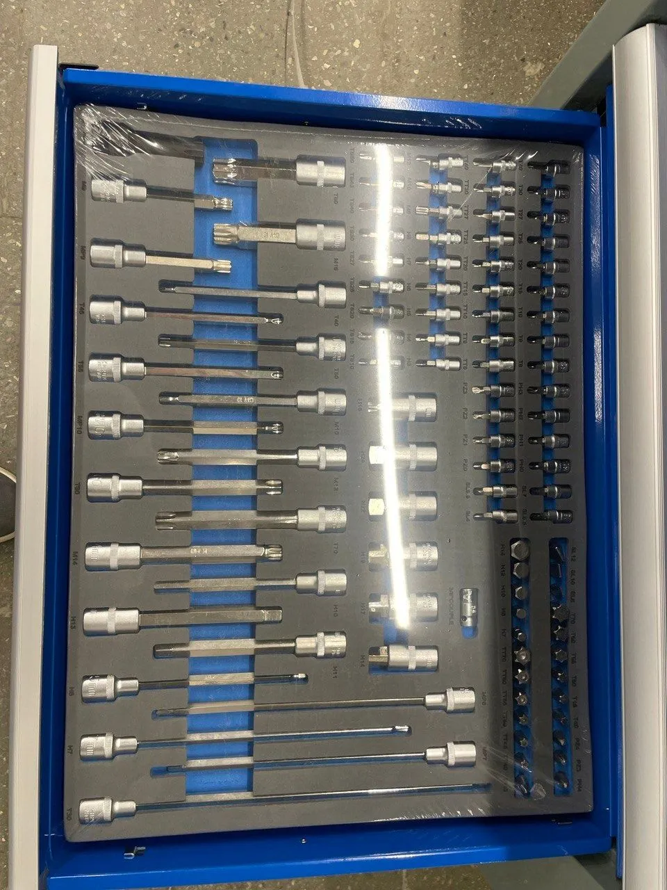 Тележка инструментальная с набором инструмента 255 предметов купить